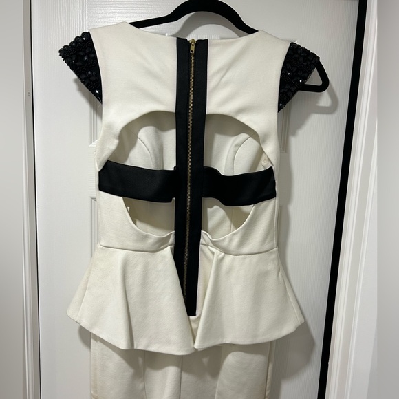 White XOXO dress, open back, size 9/10 but fits like a small - Picture 3 of 6